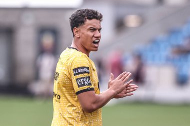 Castleford Tigers takımından Daejarn Asi, Betfred Süper Lig 'in 18. Raundda oynanan Salford Red Devils Castleford Tigers - Salford Community Stadyumu, Eccles maçında ısınma turunda, 13 Temmuz 2025