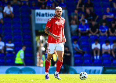 Nottingham Ormanı 'ndan Morato, 12 Temmuz 2025' te İngiltere 'nin Chesterfield şehrinde oynanan SMH Group Stadiumact Stadyumu' nda oynanan sezon öncesi dostluk maçı sırasında top üzerinde çalışıyor.