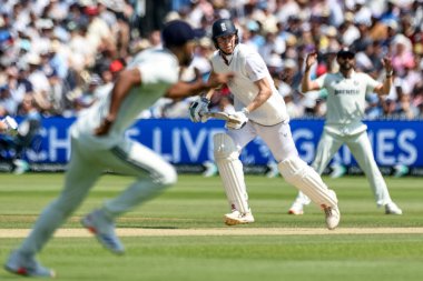 İngiltere 'den Zak Crawley, 3. Rothesay Test Maçı' nda bir koşu yapıyor. 4. İngiltere - Hindistan - Lords, Londra, Birleşik Krallık, 13 Temmuz 2025