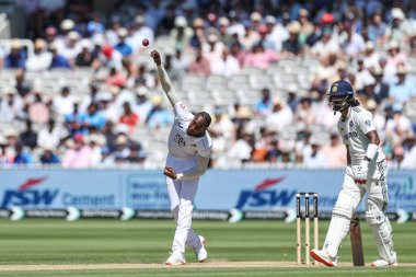 İngiltere 'den Jofra Archer topu 3. Rothesay Test Maçı' nda veriyor. 3. İngiltere - Hindistan - Lords, Londra, İngiltere, 12 Temmuz 2025