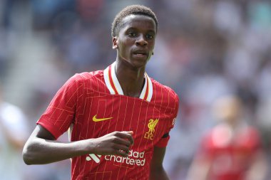 Liverpool 'dan Trey Nyoni, 13 Temmuz 2025 Deepdale, Preston, İngiltere' de Preston North End Liverpool 'a karşı oynanan ön sezon dostluk maçı sırasında