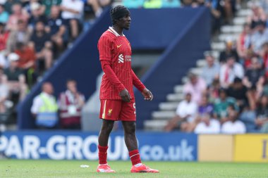 Liverpool 'dan Jeremie Frimpong 13 Temmuz 2025 Deepdale, Preston, İngiltere' de Preston North End 'e karşı Liverpool ön sezon dostluk maçı sırasında