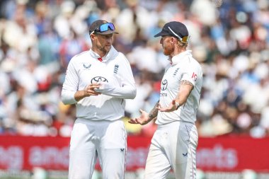 İngiltere kaptanı Ben Stokes, İngiltere 'nin Joe Root ile 3. Rothesay Test Maçı' nda İngiltere 'nin Hindistan' a karşı Lords, Londra, Birleşik Krallık 'ta 5.