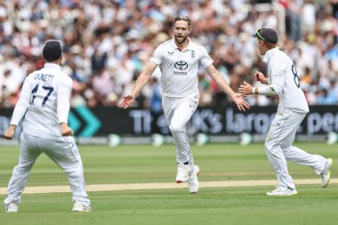 İngiltere 'den Chris Woakes, Hindistan' dan Nitish Kumar Reddy 'nin kalesini 3. Rothesay Test Maçı' nda kutluyor. 5. Hindistan - Lords, Londra, Birleşik Krallık, 14 Temmuz 2025