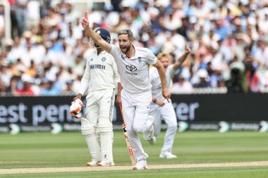 İngiltere 'den Chris Woakes, Hindistan' dan Nitish Kumar Reddy 'nin kalesini 3. Rothesay Test Maçı' nda kutluyor. 5. Hindistan - Lords, Londra, Birleşik Krallık, 14 Temmuz 2025