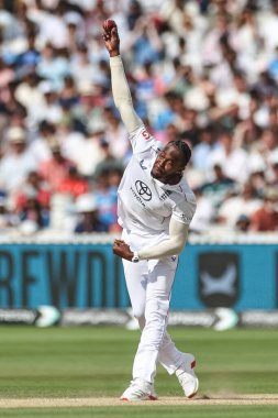 İngiltere 'den Jofra Archer topu 3. Rothesay Test Maçı' nda veriyor. 5. İngiltere - Hindistan - Lords, Londra, İngiltere, 14 Temmuz 2025