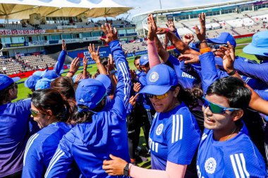 Hindistan, 1. Metro Bank Bir Gün Uluslararası karşılaşması öncesinde bir araya geldi. İngiltere - Hindistan Kadınlar Utilita Bowl, Southampton, İngiltere, 16 Temmuz 2025