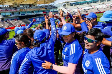 Hindistan, 1. Metro Bank Bir Gün Uluslararası karşılaşması öncesinde bir araya geldi. İngiltere - Hindistan Kadınlar Utilita Bowl, Southampton, İngiltere, 16 Temmuz 2025