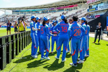 Hindistan, 1. Metro Bank Bir Gün Uluslararası karşılaşmasında İngiltere 'ye karşı Hindistan Bayanlar Utilita Bowl, Southampton, İngiltere' de 16 Temmuz 2025