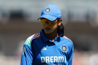 Hindistan 'dan Smriti Mandhana 1. Metro Bank Bir Gün Uluslararası karşılaşmasında İngiltere Kadınlar Hindistan' a Karşı Utilita Bowl, Southampton, İngiltere, 16 Temmuz 202 'de görülüyor.