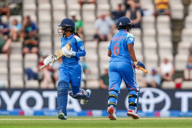 Hindistan 'dan Deepti Sharma ve Jemimah, 1. Metro Bank Bir Gün Uluslararası Müsabakasında İngiltere Kadınlar Hindistan Kadınlarına Karşı Utilita Bowl, Southampton, İngiltere, 16 Temmuz 2025