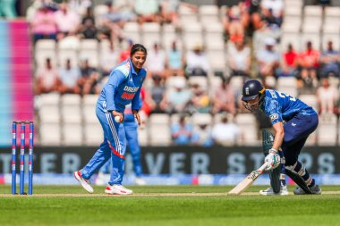 Hindistan 'dan Sneh Rana, 1. Uluslararası Metro Bankası' nın 16 Temmuz 2025 'te oynanan Utilita Bowl, Southampton' da İngiliz Kadınlara karşı oynadığı 1.