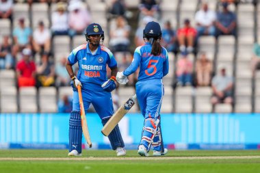 Hindistan 'dan Deepti Sharma ve Jemimah, 1. Metro Bank Bir Gün Uluslararası Müsabakasında İngiltere Kadınlar Hindistan Kadınlarına Karşı Utilita Bowl, Southampton, İngiltere, 16 Temmuz 2025