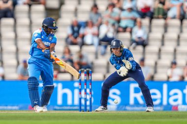 Hindistan 'dan Deepti Sharma, 1. Metro Bank Bir Gün Uluslararası Maçı sırasında İngiltere Bayanlar Hindistan' a Karşı Utilita Bowl, Southampton, Birleşik Krallık 'ta 16 Temmuz 2025