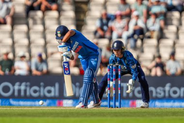 Hindistan 'dan Harmanpreet Kaur, 1. Metro Bank Bir Gün Uluslararası müsabakasında İngiltere Kadınlar Hindistan Kadınlarına Karşı Utilita Bowl, Southampton, Birleşik Krallık' ta 16 Temmuz 2025