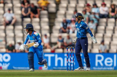 Hindistan 'dan Jemimah, 1. Uluslararası Metro Bankası' nın 16 Temmuz 2025 'te oynanan Utilita Bowl, Southampton' da İngiliz Kadınlara karşı oynadığı 1.