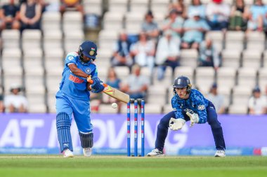 Hindistan 'dan Deepti Sharma, 1. Metro Bank Bir Gün Uluslararası Maçı sırasında İngiltere Bayanlar Hindistan' a Karşı Utilita Bowl, Southampton, Birleşik Krallık 'ta 16 Temmuz 2025