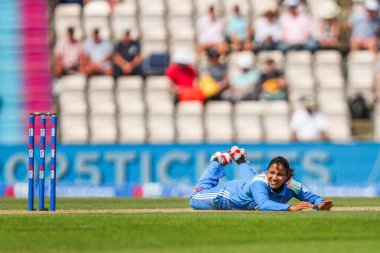 Hindistan 'dan Sneh Rana, 1. Uluslararası Metro Bankası' nın 16 Temmuz 2025 'te oynanan Utilita Bowl, Southampton' da İngiliz Kadınlara karşı oynadığı 1.