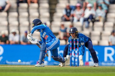 Hindistan 'dan Jemimah, 1. Metro Bank Bir Gün Uluslararası Maçı sırasında İngiltere Bayanlar Hindistan' a Karşı Utilita Bowl, Southampton, Birleşik Krallık 'ta 16 Temmuz 2025