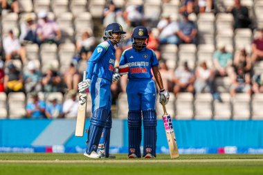 Hindistan 'dan Pratika Rawal ve Smriti Mandhana, 1. Metro Bank Bir Gün Uluslararası Maçı sırasında İngiltere Kadınlar Hindistan Kadınlarına Karşı Utilita Bowl, Southampton, İngiltere, 16 Temmuz 2025