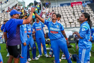 Hindistan 'dan Deepti Sharma, 16 Temmuz 2025' te İngiltere 'nin Utilita Bowl, Southampton, İngiltere' de oynanan 1.