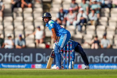 Hindistan 'dan Harmanpreet Kaur, 1. Metro Bank Bir Gün Uluslararası müsabakasında İngiltere Kadınlar Hindistan Kadınlarına Karşı Utilita Bowl, Southampton, Birleşik Krallık' ta 16 Temmuz 2025