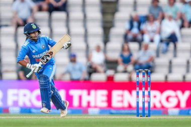 Hindistan 'dan Amanjot Kaur, 1. Metro Bank Bir Gün Uluslararası karşılaşmasında İngiltere Kadınlar Hindistan Kadınlarına Karşı Utilita Bowl, Southampton, Birleşik Krallık, 16 Temmuz 2025