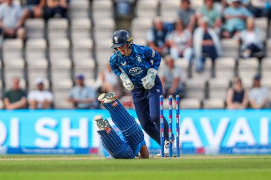 Hindistan 'dan Richa Ghosh, 1. Metro Bank Bir Gün Uluslararası karşılaşmasında İngiliz Kadınlar Hindistan' a karşı Utilita Bowl, Southampton, İngiltere 'de 16 Temmuz 2025' te oynanan karşılaşmada afalladı.