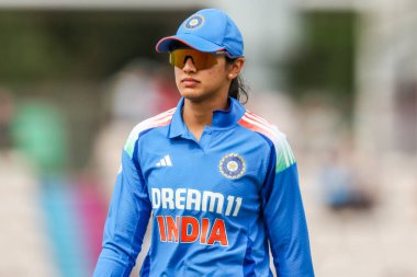 Hindistan 'dan Smriti Mandhana, 1. Metro Bank Bir Gün Uluslararası karşılaşmasında İngiltere Kadınlar Hindistan' a Karşı Utilita Bowl, Southampton, İngiltere, 16 Temmuz 2025 'de görülüyor.