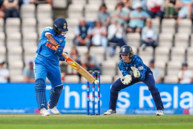 Hindistan 'dan Deepti Sharma, 1. Metro Bank Bir Gün Uluslararası Maçı sırasında İngiltere Bayanlar Hindistan' a Karşı Utilita Bowl, Southampton, Birleşik Krallık 'ta 16 Temmuz 2025