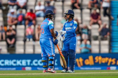 Hindistan 'dan Deepti Sharma ve Jemimah, 1. Metro Bank Bir Gün Uluslararası Müsabakasında İngiltere Kadınlar Hindistan Kadınlarına Karşı Utilita Bowl, Southampton, İngiltere, 16 Temmuz 2025
