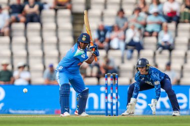 Hindistan 'dan Deepti Sharma, 1. Metro Bank Bir Gün Uluslararası Maçı sırasında İngiltere Bayanlar Hindistan' a Karşı Utilita Bowl, Southampton, Birleşik Krallık 'ta 16 Temmuz 2025