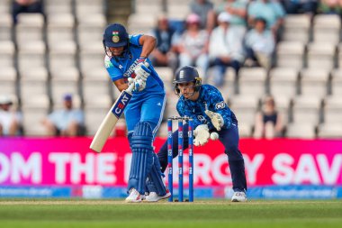 Hindistan 'dan Harmanpreet Kaur, 1. Metro Bank Bir Gün Uluslararası müsabakasında İngiltere Kadınlar Hindistan Kadınlarına Karşı Utilita Bowl, Southampton, Birleşik Krallık' ta 16 Temmuz 2025