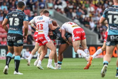 St. Helens 'ten Morgan Knowles ve St. Helens' ten Curtis Sironen, Betfred Süper Lig 19. Maç 'ta St Helens - Leigh Leopards maçında Leoparları yendi.