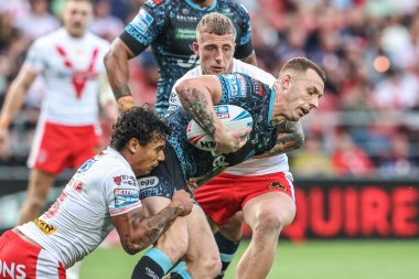 Leopar Leopar takımından Frankie Halton, 17 Temmuz 2025 'te St Helens-Leigh Stadyumu' nda oynanan Betfred Süper Lig 19. Maçı 'nda St. Helens - Leopar Leoparları maçında St. Helens Sailor tarafından yenildi.