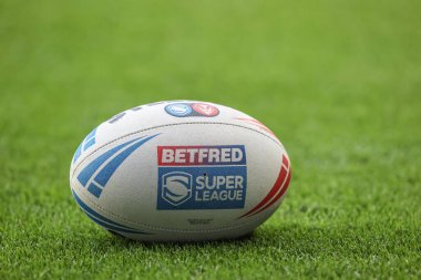 St Helens antrenman topu Betfred Süper Lig 19. Maç sırasında St Helens - Leigh Leopards maçında St Helens Stadyumu, St Helens, Birleşik Krallık, 17 Temmuz 2025