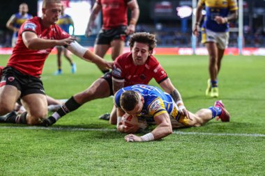 Leeds Rhinos 'tan Harry Newman, 18 Temmuz 2025' te Leeds Stadyumu 'nda oynanan 19. Betfred Süper Lig karşılaşmasında Leeds Gergedan' a karşı Salford Red Devils maçına çıkıyor.
