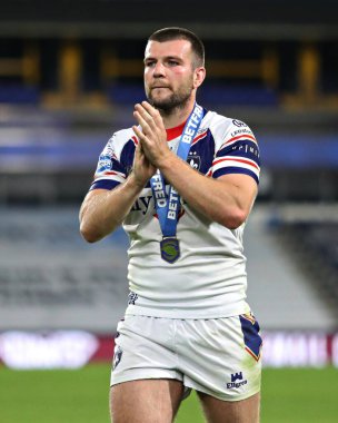 Wakefield Trinity 'den Max Jowitt, 18 Temmuz 2025' te İngiltere 'nin Accu Stadyumu' nda oynanan 19. Huddersfield Giants vs Wakefield Trinity karşılaşmasının ardından taraftarları alkışlıyor.