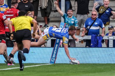 Leeds Rhinos takımından Alfie Edgell, 18 Temmuz 2025 'te Leeds Stadyumu' nda oynanan 19. Betfred Süper Lig karşılaşmasında Leeds Gergedan 'a karşı Salford Red Devils maçına çıkıyor.