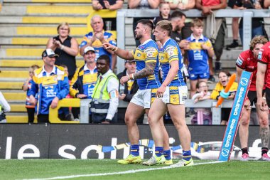 Leeds Rhinos takımından Alfie Edgell, 18 Temmuz 2025 'te Leeds Stadyumu' nda oynanan 19. Betfred Süper Lig karşılaşmasında Leeds Rhinos ile Salford Red Devils karşılaşmasını kutluyor.