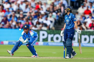 Hindistan 'dan Richa Ghosh, 2. Metro Bank Bir Gün Uluslararası İngiltere Kadınlar Hindistan' a karşı Lords, Londra, İngiltere 'de 19 Temmuz 2025' te bir av yakaladı.