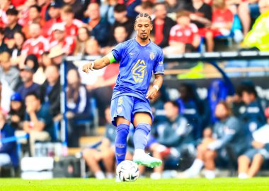 Monako 'dan Thilo Kehrer, 19 Temmuz 2025' te İngiltere 'nin Chesterfield kentindeki SMH Group Stadiumact Stadyumu' nda oynanan sezon öncesi dostluk maçı Nottingham Forest 'a karşı Monako maçında pas attı.