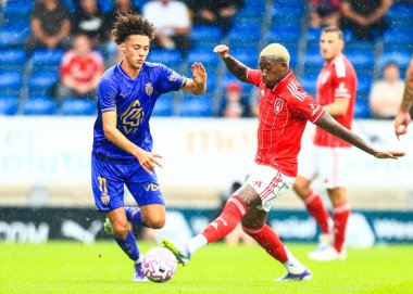 Nottingham Ormanı 'ndan Callum Hudson-Odoi, 19 Temmuz 202' de İngiltere 'nin Chesterfield kentindeki SMH Group Stadiumact Stadyumu' nda oynanan sezon öncesi Nottingham Ormanı - Monaco maçı sırasında Monako 'lu Maghnes Akliouche maçına müdahale ediyor.