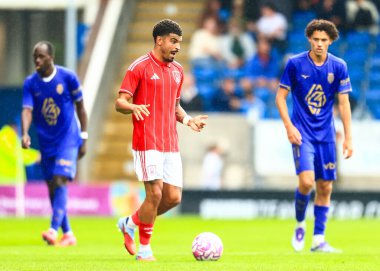 Nottingham Ormanı 'ndan Morgan Gibbs-White 19 Temmuz 202' de İngiltere 'nin Chesterfield kentindeki SMH Group Stadiumact Stadyumu' nda oynanan Nottingham Forest - Monaco maçında top üzerinde.