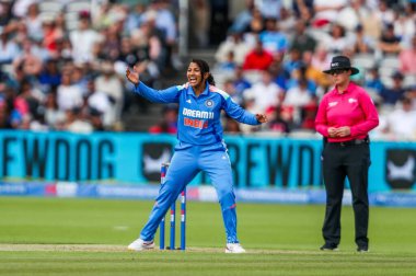 Hindistan 'dan Sneh Rana, Uluslararası 2. Metro Bankası Bir Gün İngiltere Kadınlar Hindistan Kadınlarına Karşı Lordlar, Londra, Birleşik Krallık, 19 Temmuz 2025' te tepki gösterdi.