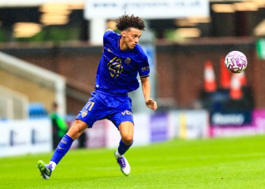 Monako 'dan Maghnes Akliouche, 19 Temmuz 2025' te İngiltere 'nin Chesterfield kentindeki SMH Group Stadiumact Stadyumu' nda oynanan sezon öncesi dostluk maçı Nottingham Forest 'a karşı Monako maçında top üzerinde.