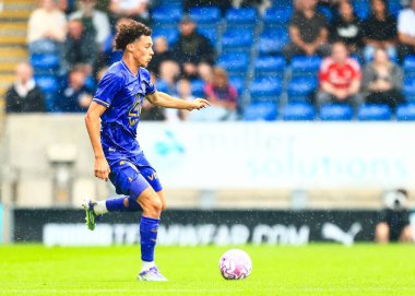 Monako 'dan Maghnes Akliouche, 19 Temmuz 2025' te İngiltere 'nin Chesterfield kentindeki SMH Group Stadiumact Stadyumu' nda oynanan sezon öncesi dostluk maçı Nottingham Forest 'a karşı Monaco maçında topu bırakıyor.