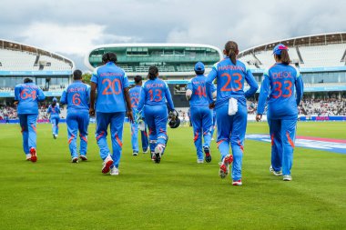 Hindistan, 19 Temmuz 2025 'te Londra Lords' ta Hindistan Kadınlarına Karşı 2. Uluslararası Metro Bankası sırasında tekrar sahaya çıktı.