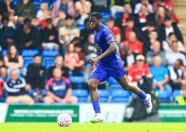 19 Temmuz 2025 'te İngiltere' nin Chesterfield kentindeki SMH Group Stadiumact Stadyumu 'nda oynanan sezon öncesi dostluk maçı Nottingham Forest' a karşı Monaco maçında topu Monaco 'dan Wilfried Singo aldı.