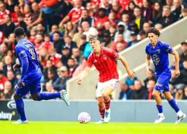 Nottingham Ormanı 'ndan Ryan Yates, 19 Temmuz 2025' te İngiltere 'nin Chesterfield kentinde oynanan SMH Group Stadiumact Stadyumu' nda oynanan Nottingham Forest - Monaco maçında görev başında.